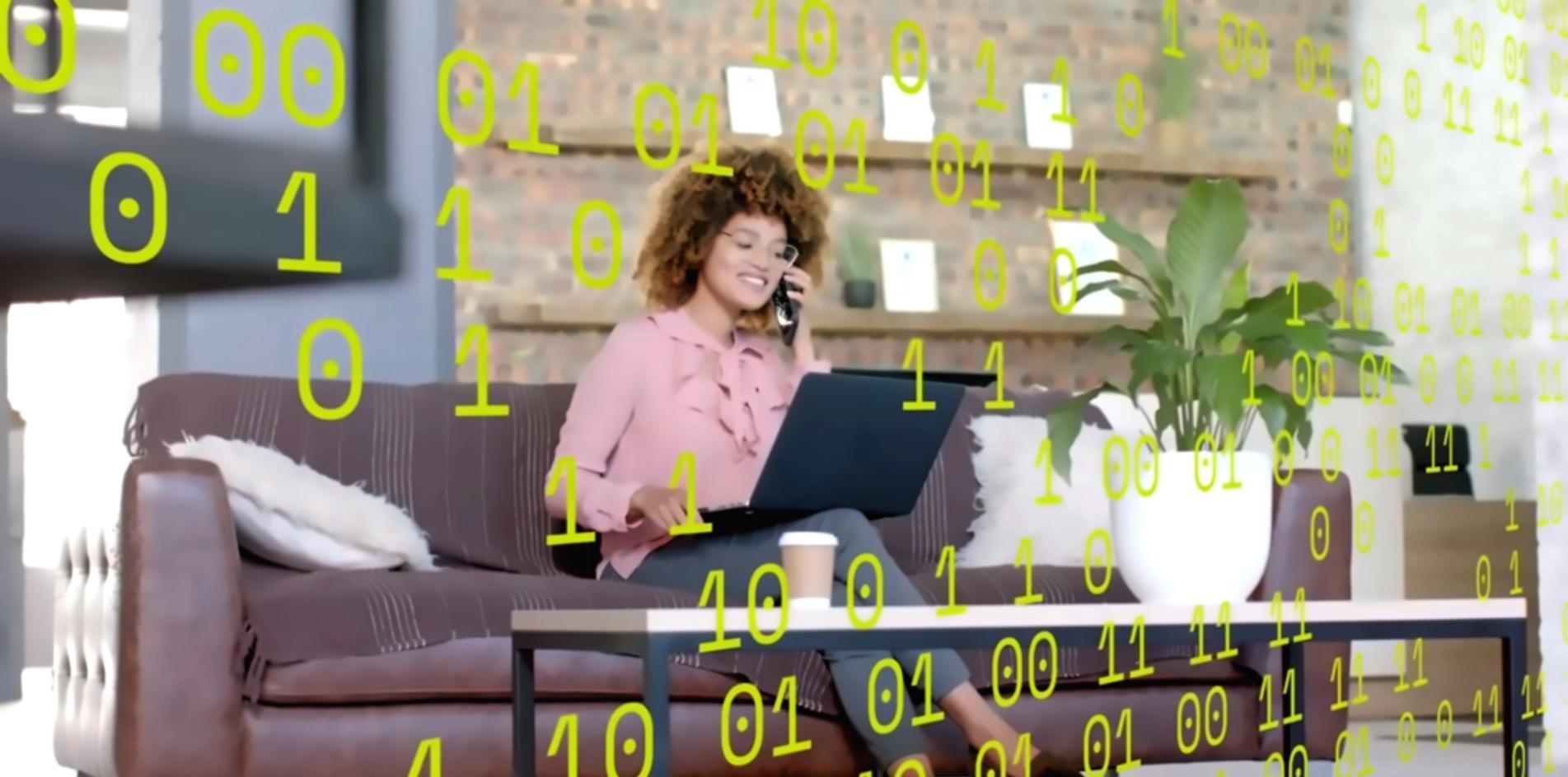 Prelegent podczas webinaru Tutazua omawiający systemy compliance